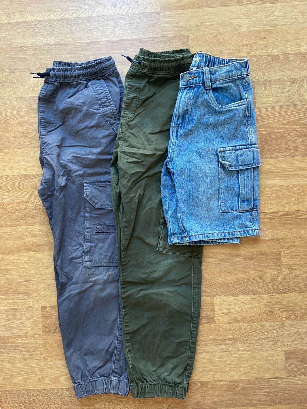 Lotti & Set di vestiti: Cargohosen Set Gr. 140 (ca. 10j.) – Usato da Ehrendingen venduto da CalvineT
