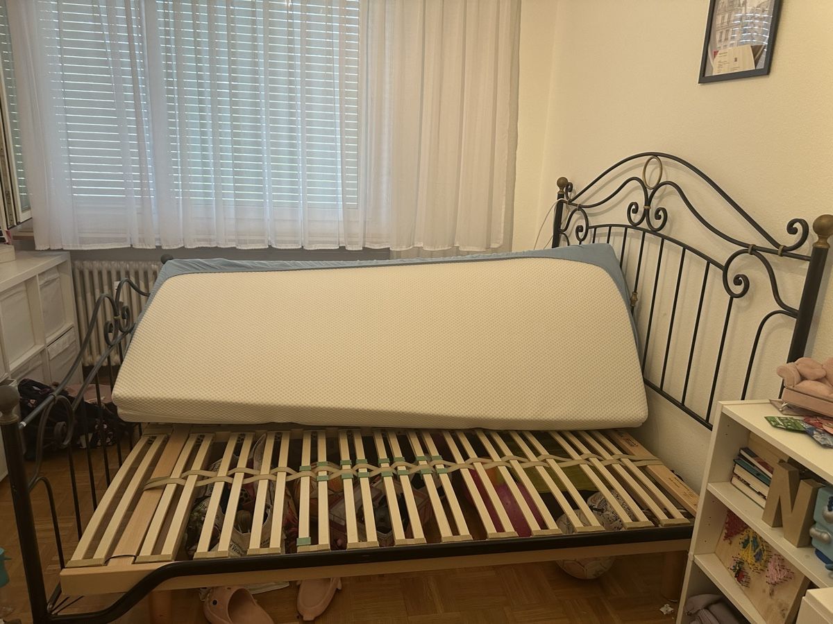 Lits: Bettgestell 160x200  – D'occasion à Birsfelden par nic_hc7g 1