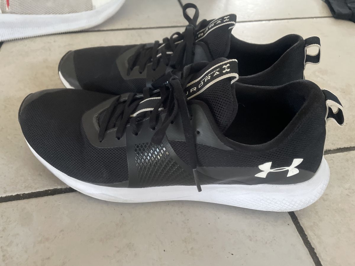Under Armour Scarpe da uomo: Under Armour Laufschuhe Charged Aurora, Grösse 46 – Usato da Obergerlafingen venduto da cabo4