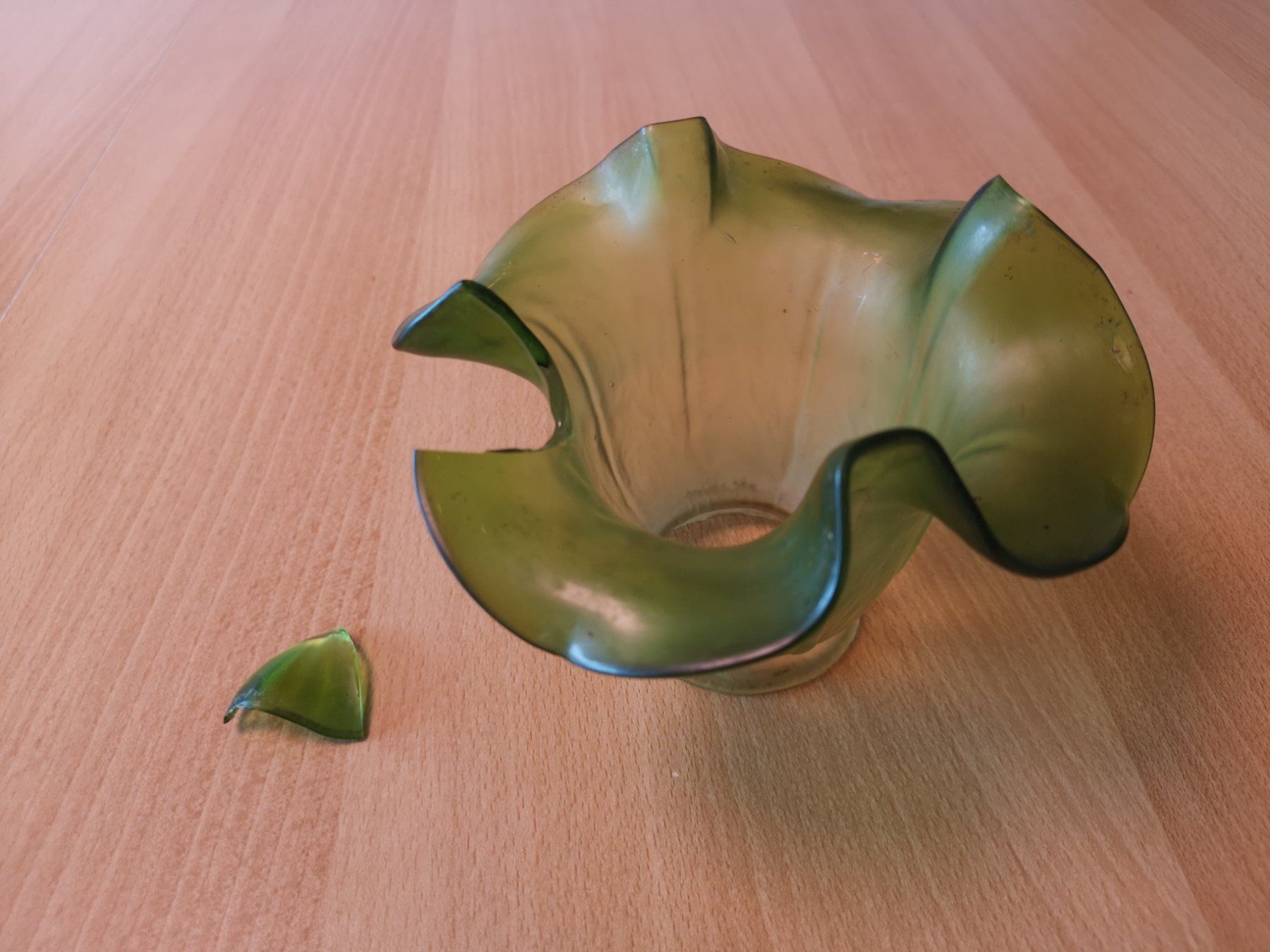 Lampenschirme: Lampenschirm antik grün Tulpenform – Gebraucht aus Zürich von Gemi 1
