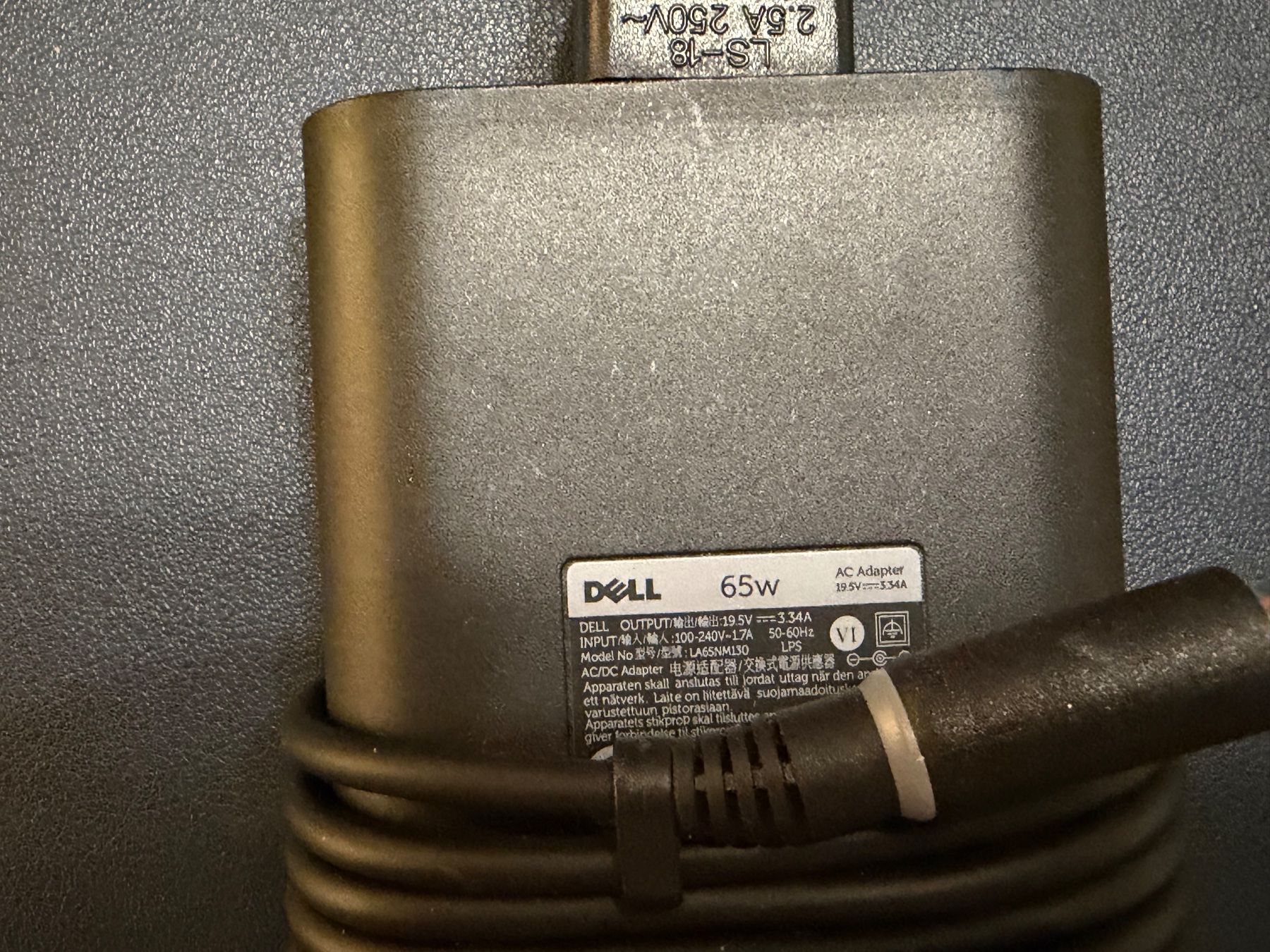 Dell Unità & Adattatore: Dell Adaptateur secteur 65W – Nuovo (secondo la descrizione) da Lausanne venduto da oenix 4