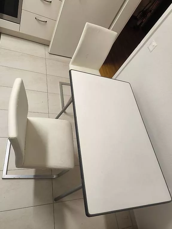 Set di tavolo e panche: Esstisch mit 2 Stühlen – Usato da Gümligen venduto da Shev 2