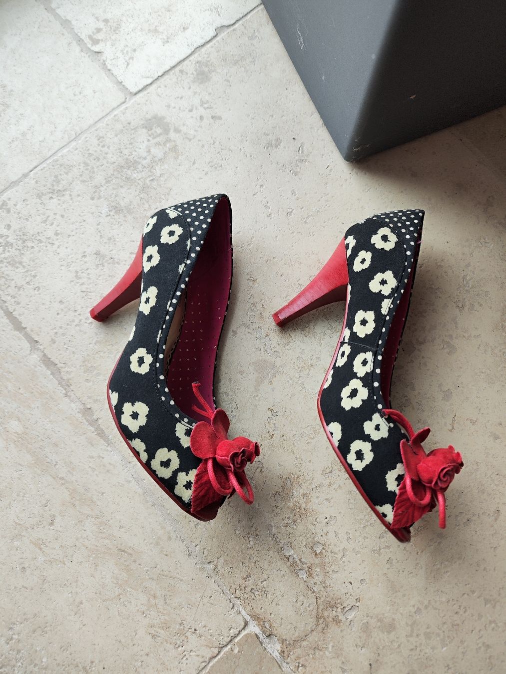 Scarpe da donna: Tolle Peeptoe Schuhe Gr. 38 Blumenmuster – Usato da Uerikon venduto da paloma61 2