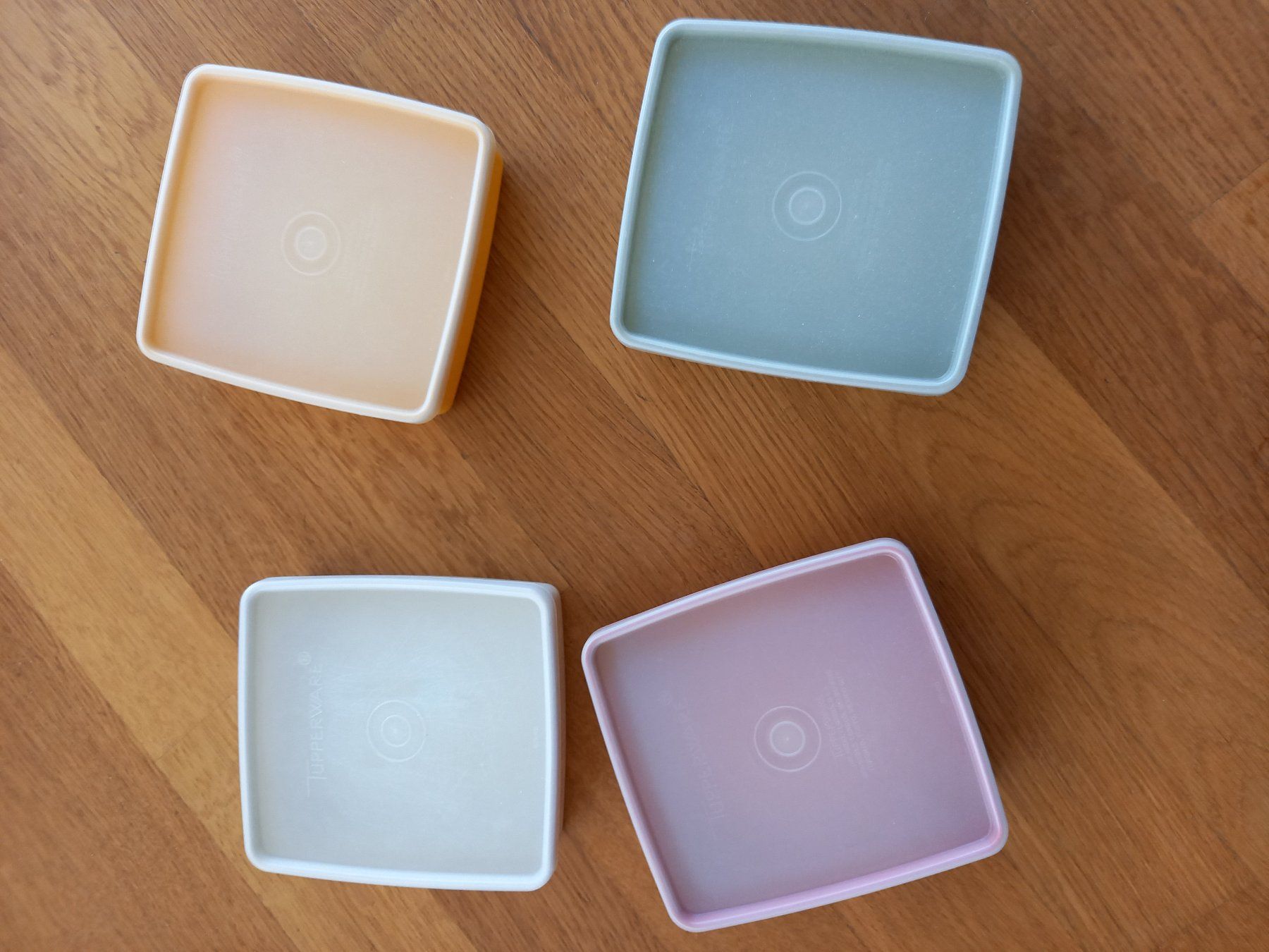 Tupperware Behälter & Ähnliches: Tupperware, 4 Dosen, Vintage, Top Zustand – Gebraucht aus Luzern von latinaluna