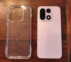 OnePlus 15 mit Hülle und Ladegerät (Garantie bis 5.8.2028)