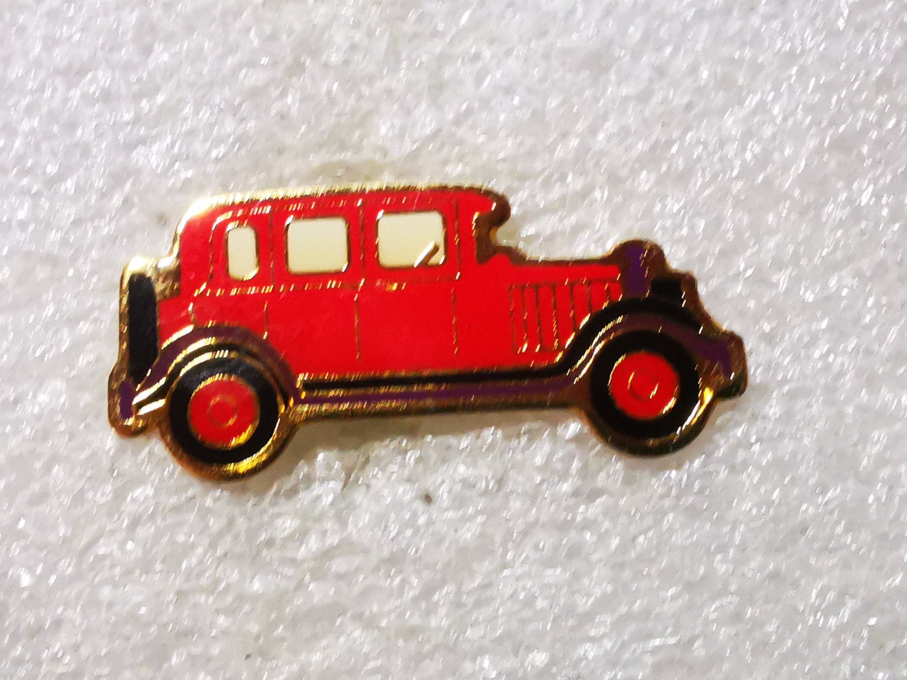 Plaketten & Abzeichen: Ansteckpin 73: Oldtimer Auto – Gebraucht aus Oppligen von Pin-Fall-Shop