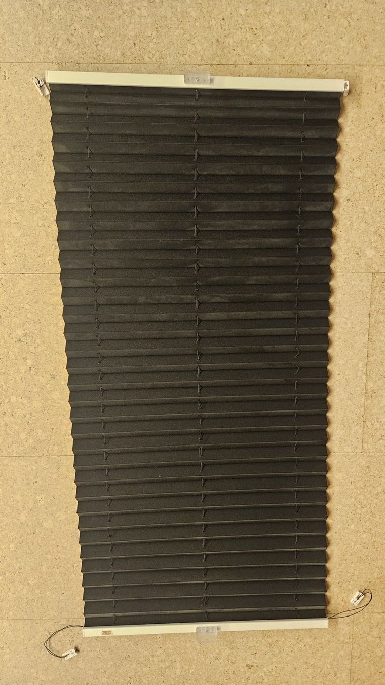 Tende da sole: Innenrollo schwarz/weiss 1 Stk – Usato da Münchenbuchsee venduto da Yothu
