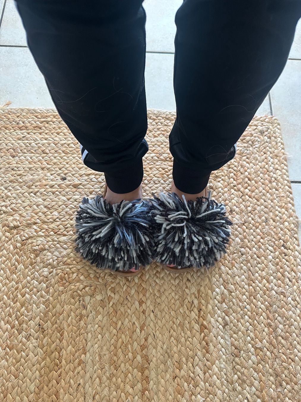 Ugg Scarpe da donna: UGG sandals/Sandalen/Sandales – Usato da Cornaux NE venduto da sfr_26xt 1