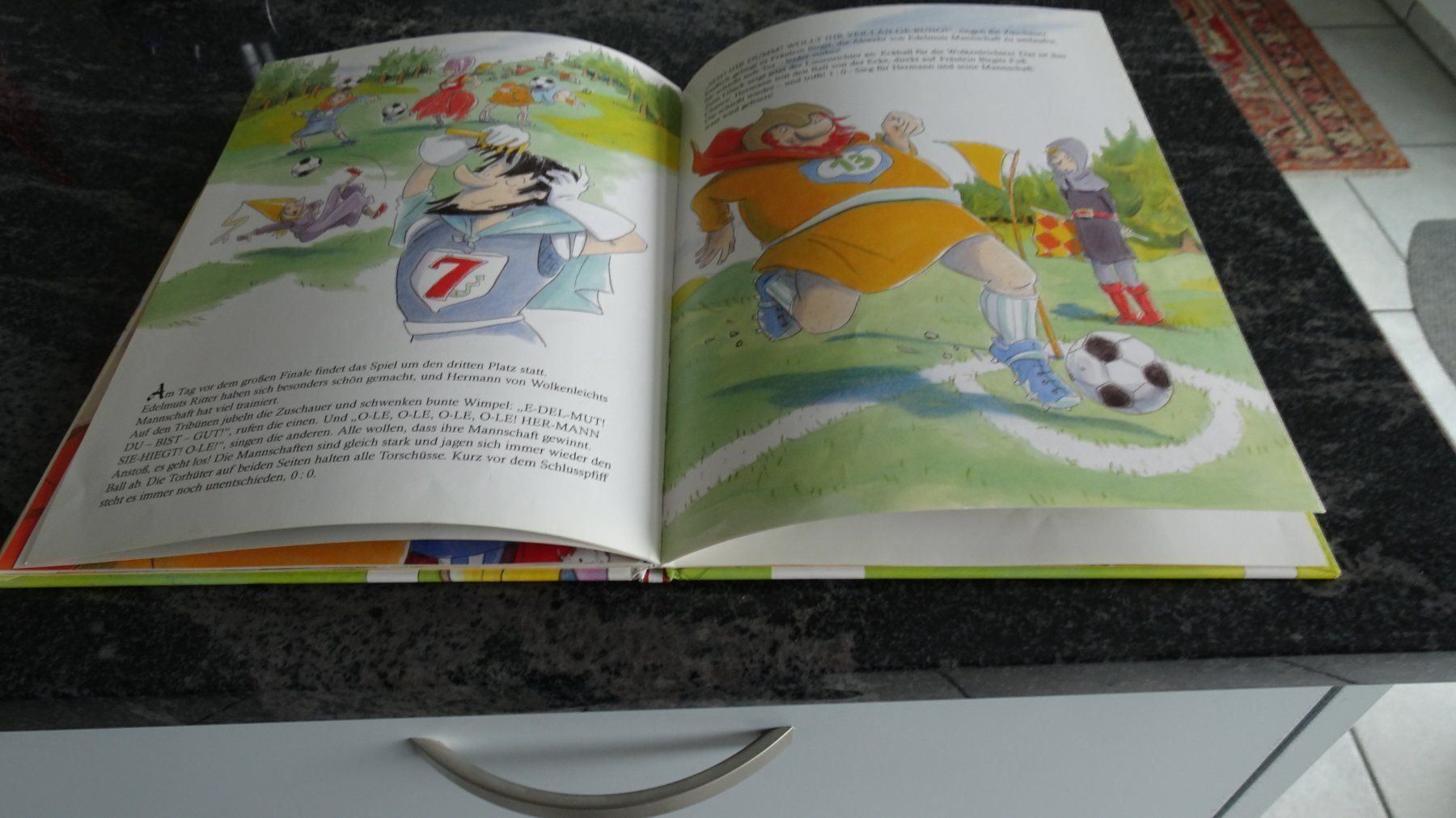 Bücher: HOCH LEBE KÖNIG FUSSBALL – Gebraucht aus Zürich von Roulet 7