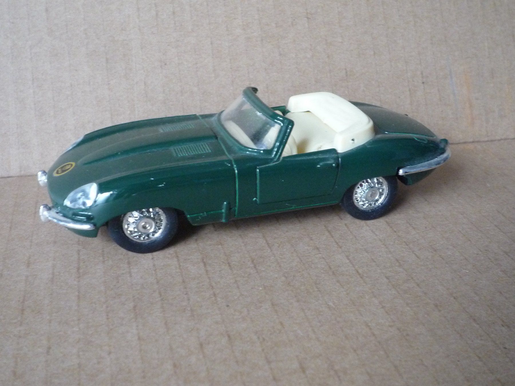 Jaguar Modellini d'auto: MC Toy Jaguar E Cabriolet 1:38 grün Pull-Back-Action – Usato da Flims Waldhaus venduto da Gutveina 5