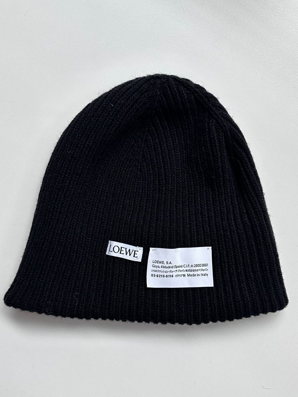Copricapi, berretti & cappellini: Loewe Ribbed Beanie - Schwarz – Usato da Chur venduto da kilkenny99 1