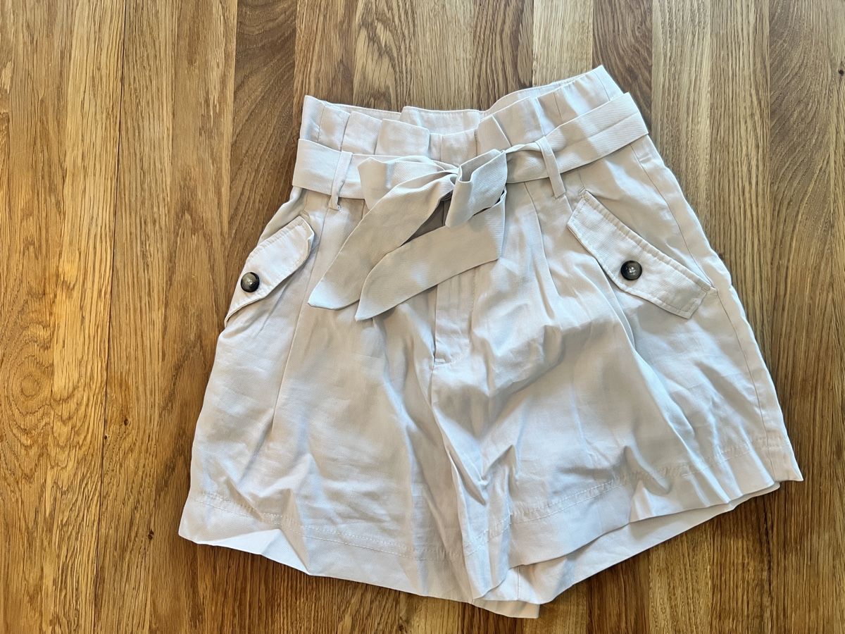 H&M Pantaloni: H&M Shorts, Creme/Beige, Gr. 34 – Nuovo (secondo la descrizione) da Zürich venduto da len_2rmp