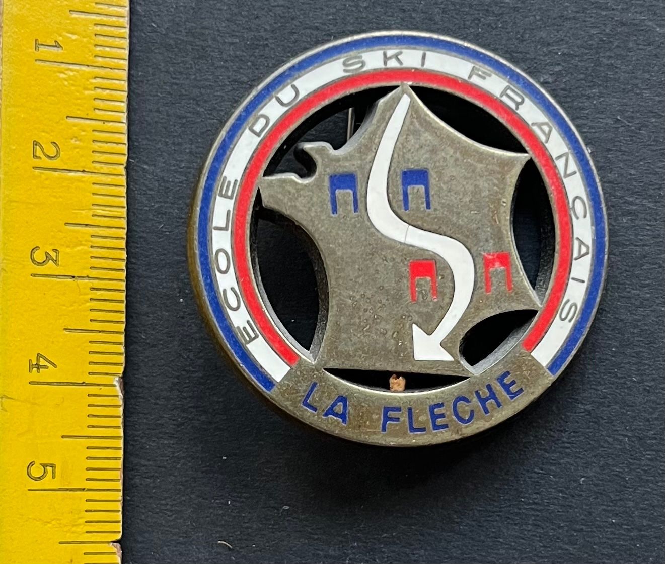 Placchette & Badge: La Flèche /École du Ski Francais/Abzeichen, Vintage – Usato da Ostermundigen venduto da DaxKarten-75
