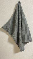 Warmer, grauer Strickschal - ideal für den Winter!