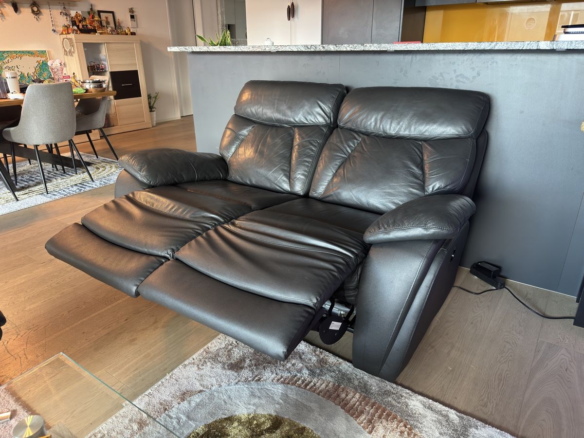 Divani: Leder-Relaxsofa 2-Sitzer, elektrisch – Usato da Glattpark(Opfikon) venduto da jee_7yd7 1
