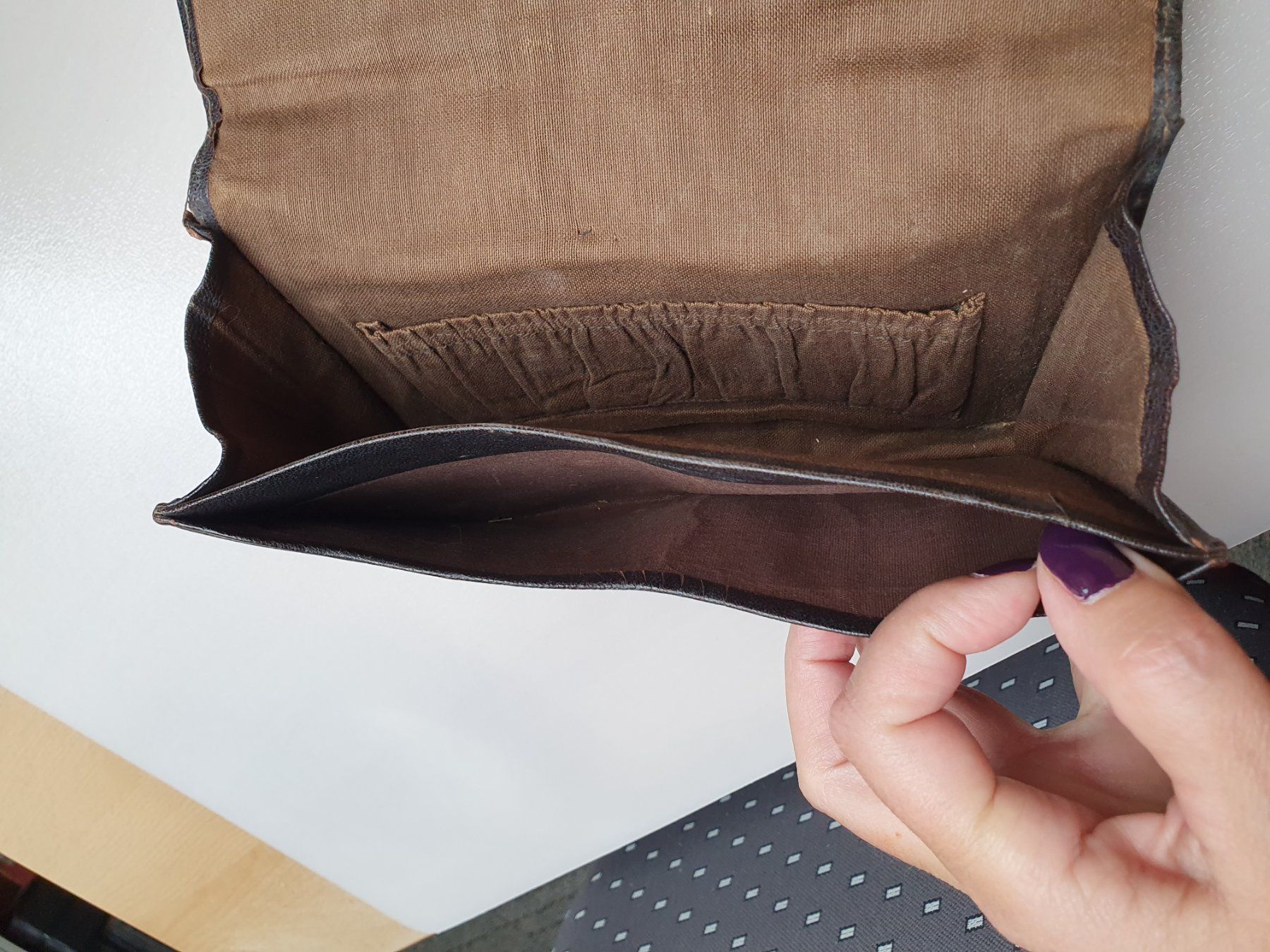 Borse da donna: Antike Leder Handtasche ca. 100-jährig – Usato da St. Margarethen TG venduto da Schachmatt 8