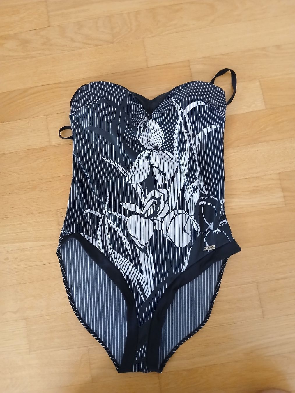 Triumph Badekleider & Bikinis: Badeanzug Triumph Grösse 42 Damen  – Gebraucht aus Bazenheid von vogeljr