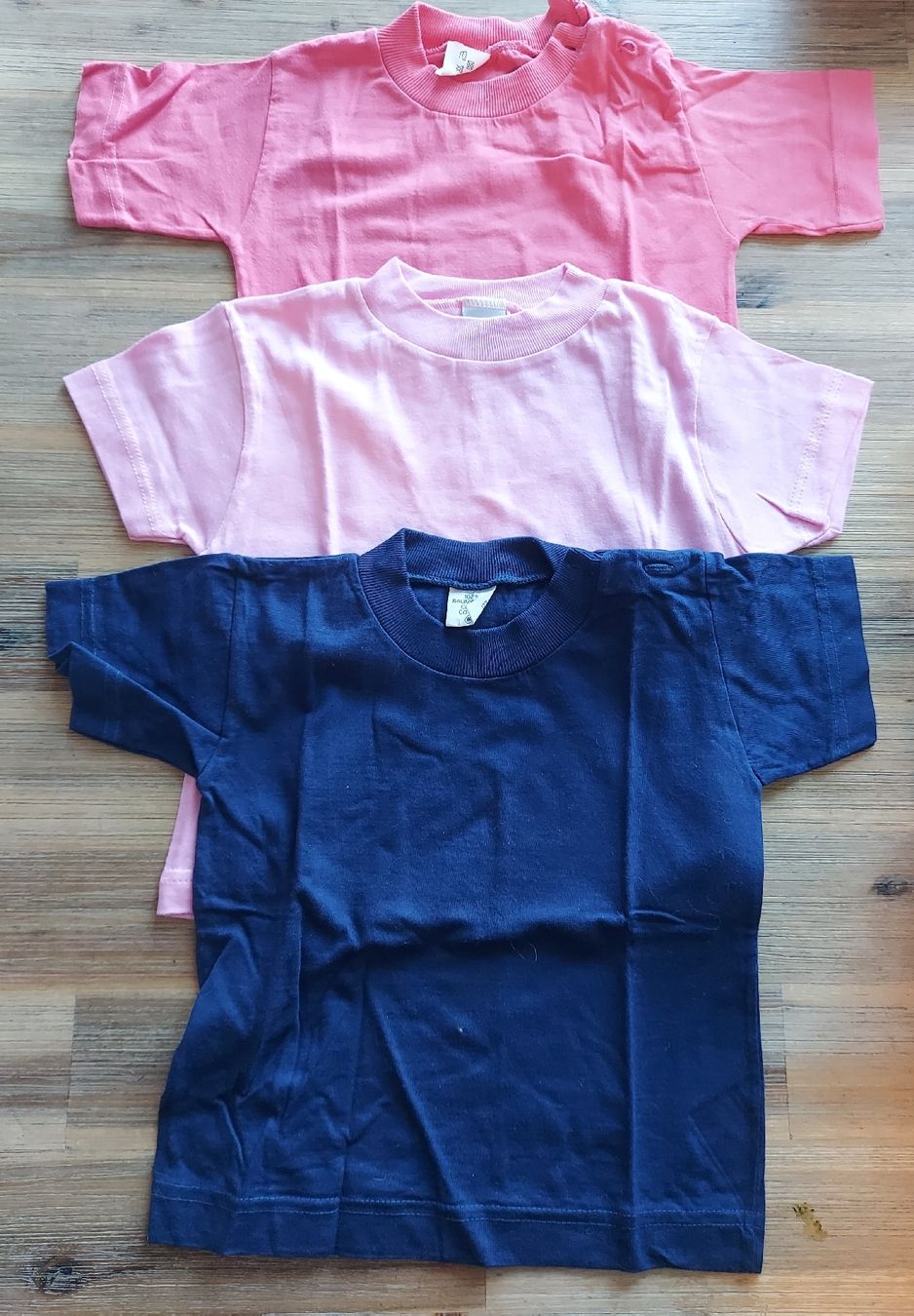 Camicie, T-shirt & Polo: 3 T-Shirts Kinder Grösse 80 – Usato da Basel venduto da Sinibini86