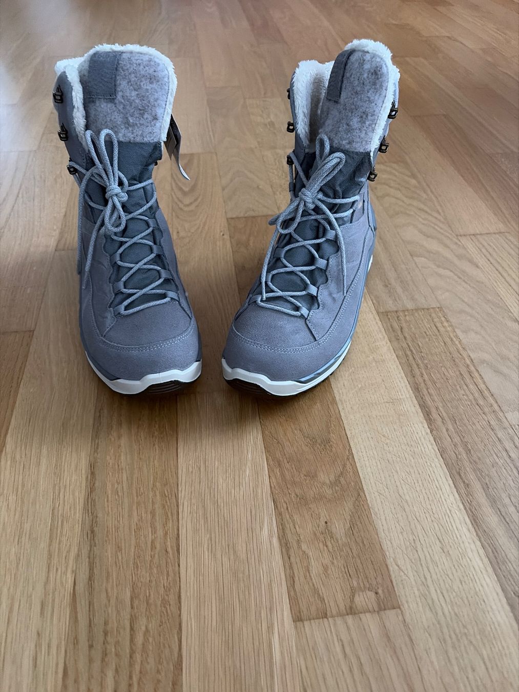 Lowa Scarpe da donna: Winterwanderschuh von Lowa – Nuovo e nell'imballaggio originale da Zürich venduto da Bergwiesen