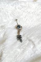 Sehr schönes Bauchpiercing mit blauem Stein