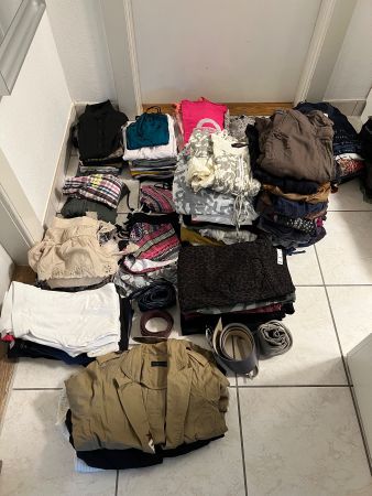 Lot 132 habits femme été dont IKKS, la Fée Maraboutée S
