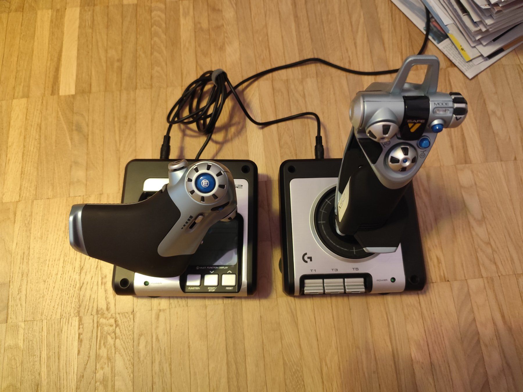 Logitech Controller: Logitech / Saitek X52 Flight Control System (HOTAS) – Gebraucht aus Chur von pma_5vcw