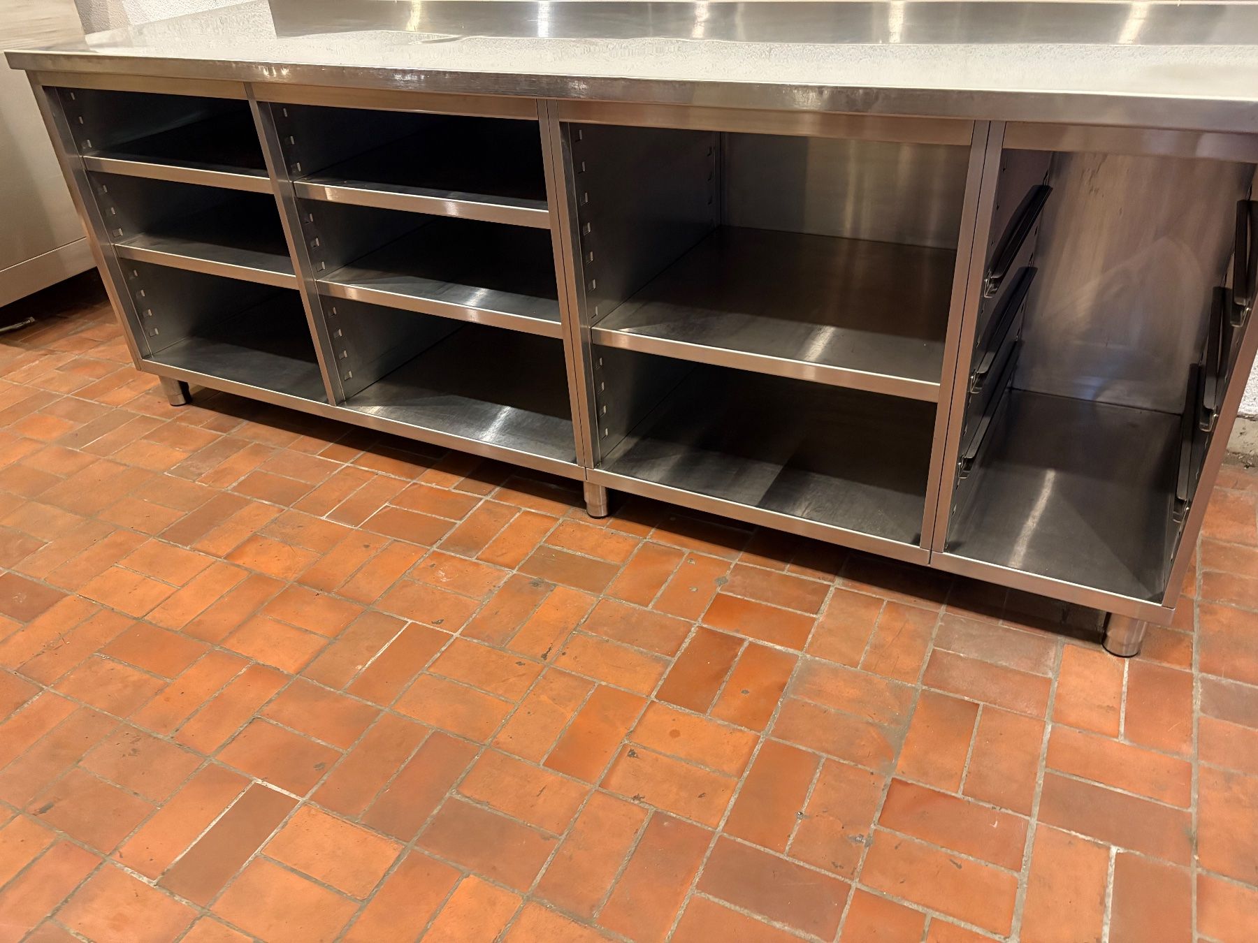 Cucine complete: Gastro Edelstahlmöbel Arbeitstisch – Usato da goldau venduto da G.app 3