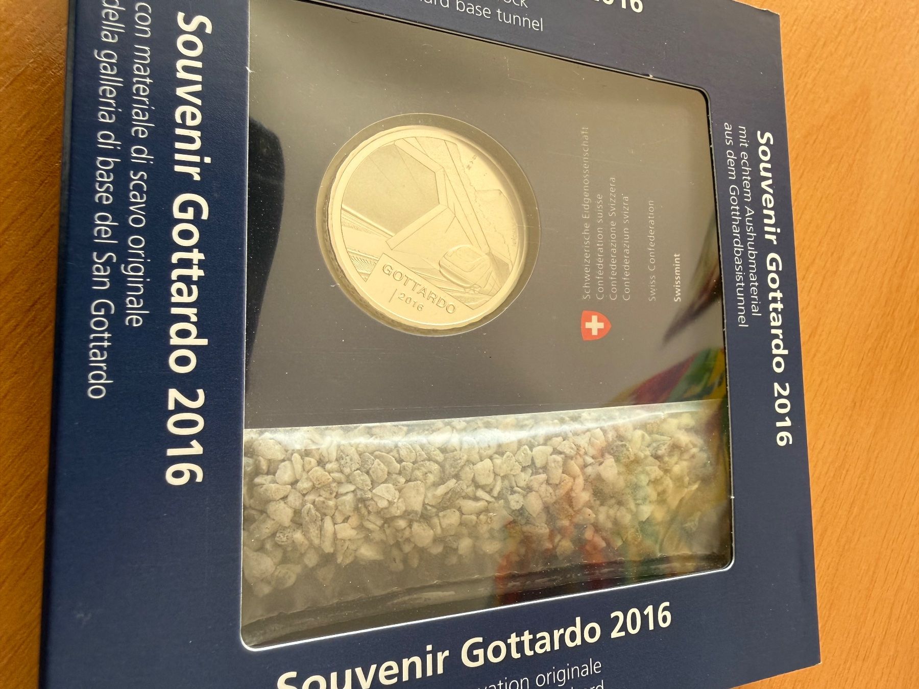 Tutti le monete: Gotthard 2016 mit Aushubmaterial nur 2000 Stk – Nuovo e nell'imballaggio originale da Winznau venduto da Puha2001