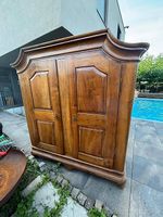 antiker Schrank massiv, H:2m T:60cm, B:1.80m