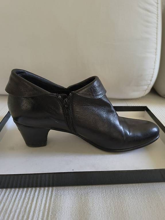 Scarpe da donna: Schwarzer Leder Pumps von Everybody, Gr 41 – Usato da Allschwil venduto da droledezebre
