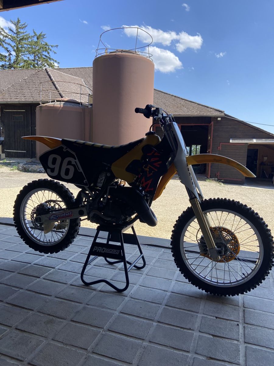 Suzuki Enduro: Suzuki RM 125 Motocross 1996 – Usato da Grenchen venduto da Motorini 5