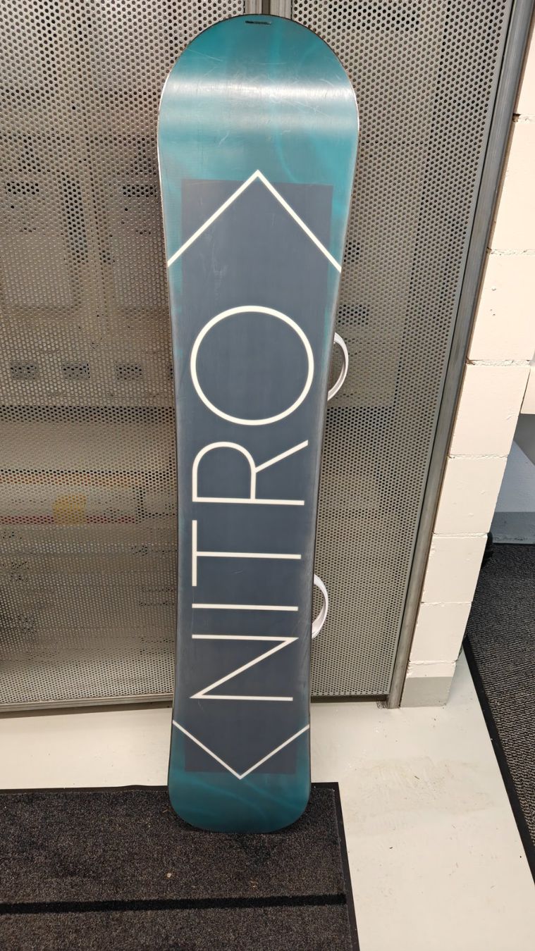 Board: Nitro Snowboard mit Bindung und Schuhen gebraucht – Usato da Winznau venduto da FV_ 1