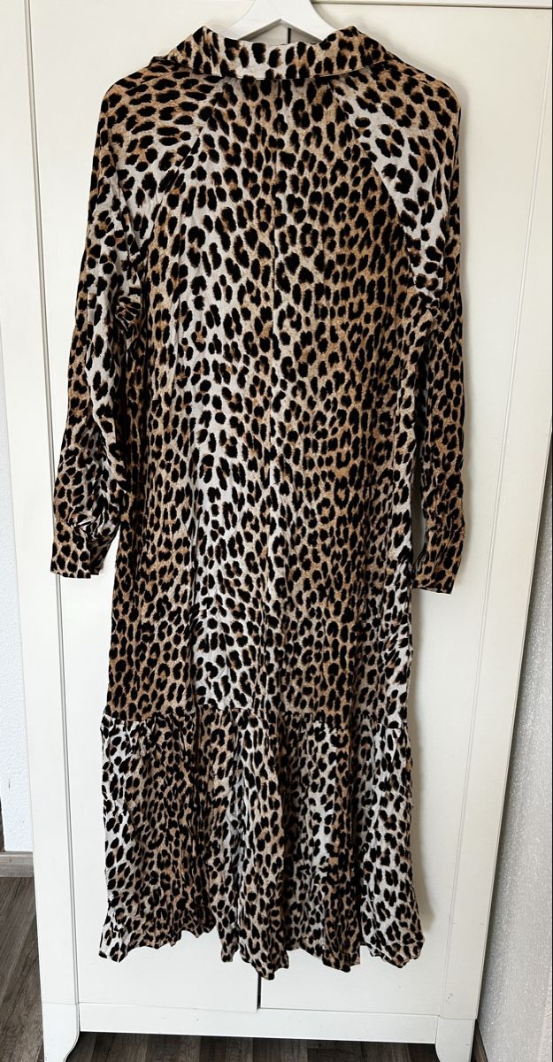 H&M Vestiti: H&M Kleid im Leopardenmuster, Grösse M – Usato da Obfelden venduto da JackyRot