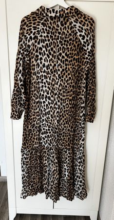 H&M Kleid im Leopardenmuster, Grösse M