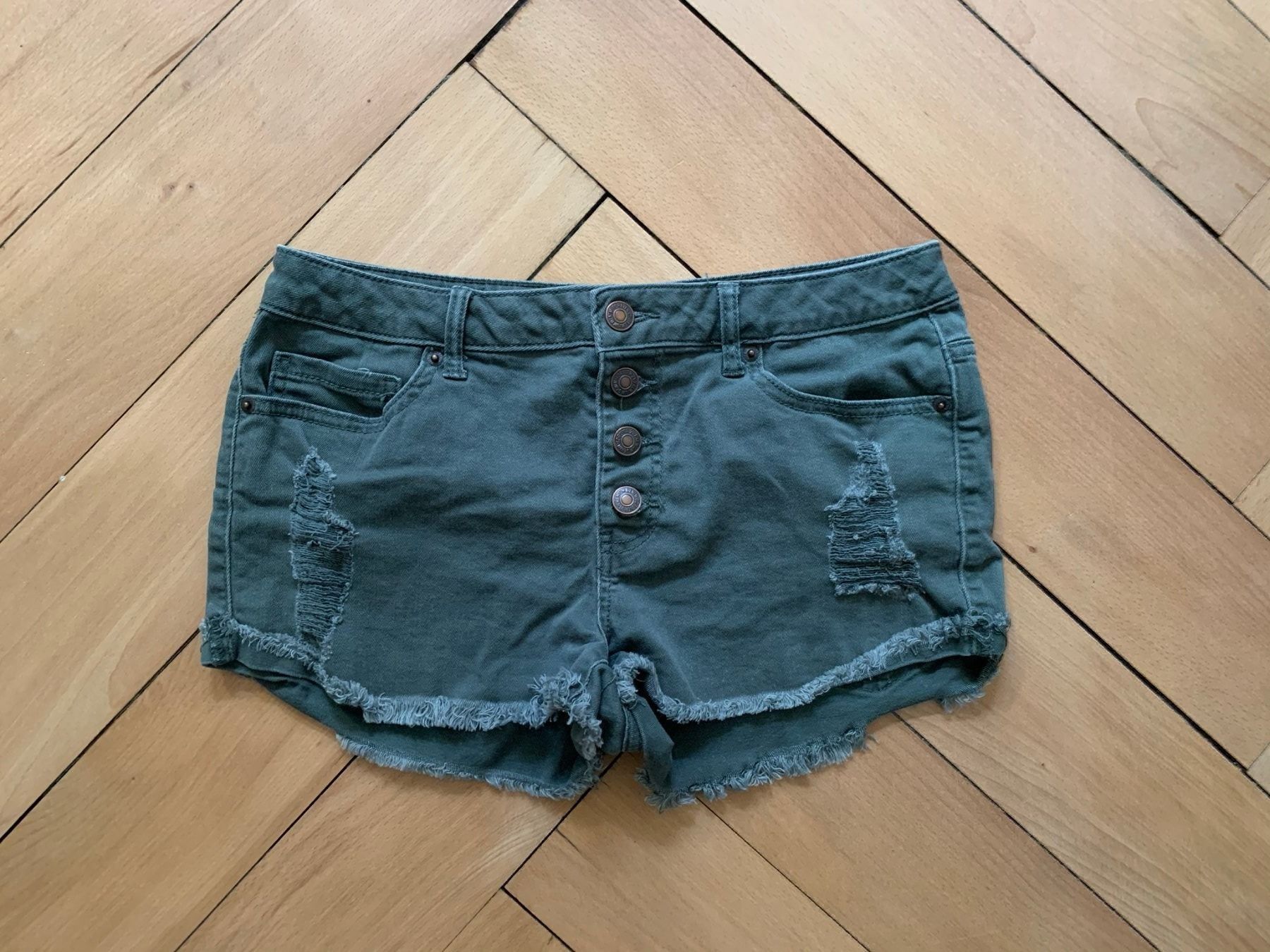 Jeans: FOREVER 21 - Jeansshorts oliv-grau M – Usato da Zürich venduto da Diazaio