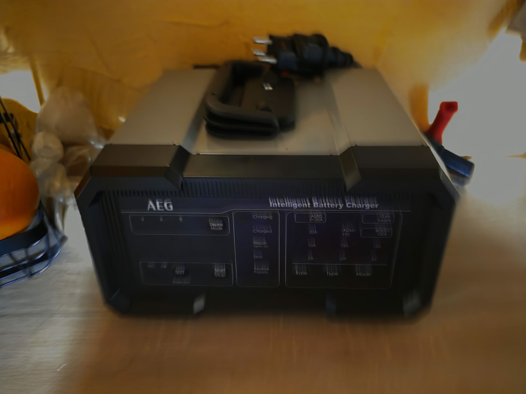 Caricabatterie: AEG Batterieladegerät – Nuovo (secondo la descrizione) da Attiswil venduto da Renatodimeo