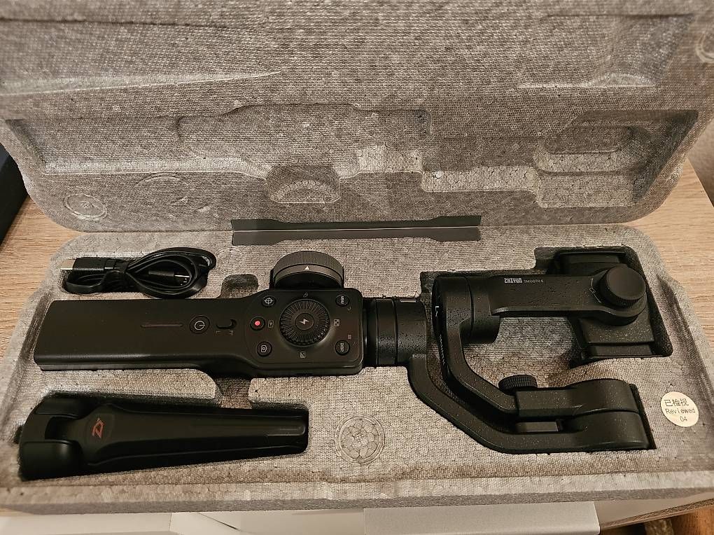 Zhiyun Stative & Köpfe: Gimbal come nuovo – Gebraucht aus Giubiasco von ton_vpl7 3