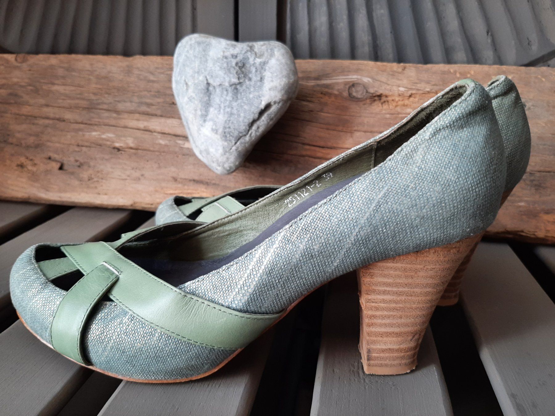 Scarpe da donna: Think! Schuhe 39 Pumps mit Schimmer Stoff – Usato da Bern venduto da Preloved.Nile.4.Sale 1