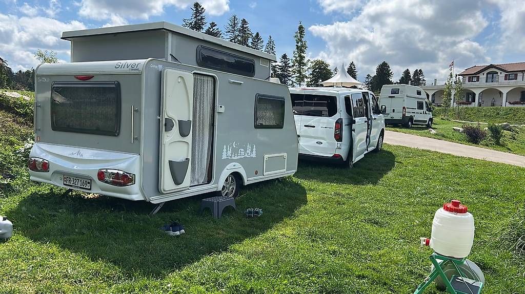 Veicoli da campeggio: Vends caravane surbaissée  – Usato da Riaz venduto da Vandewegheb 1