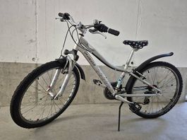 Schönes Specialized Kinder Velo Fahrrad 24" / ab 7 Jahren