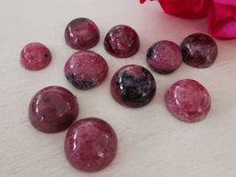 10 Stk. versch. runde Rhodonit Cabochon / Lager-Sondererkauf