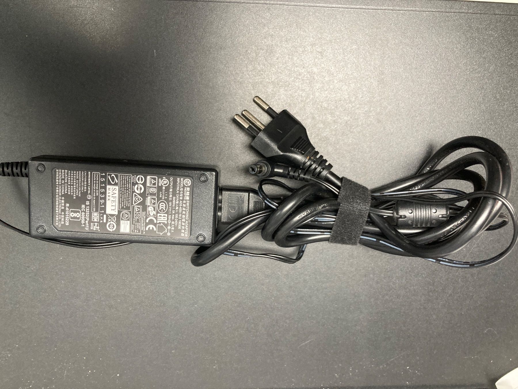 Unità & Adattatore: AC / DC Adapter – Usato da Lüsslingen venduto da Piper