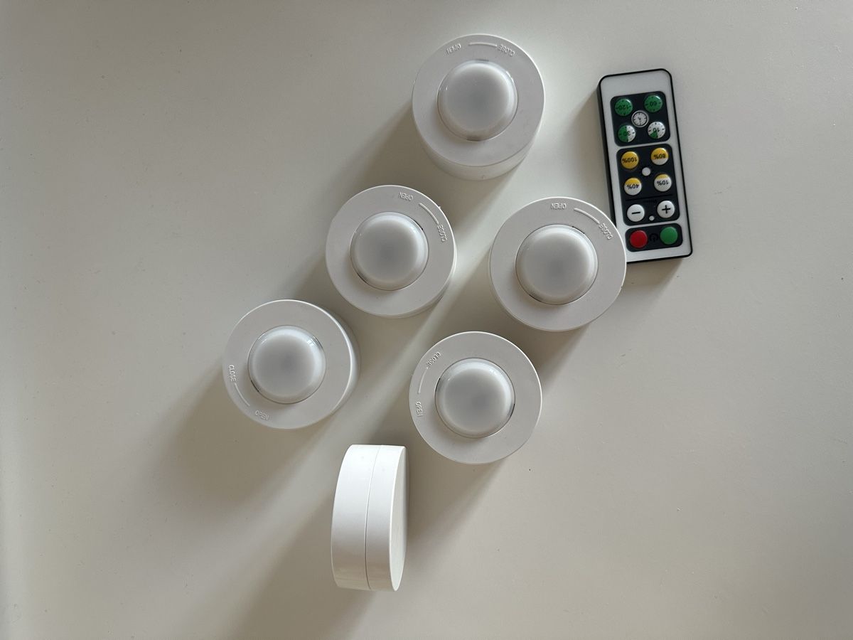Lampade: 6er Set LED Puck Lichter mit Fernbedienung – Usato da Bern venduto da mom_d6hv 1