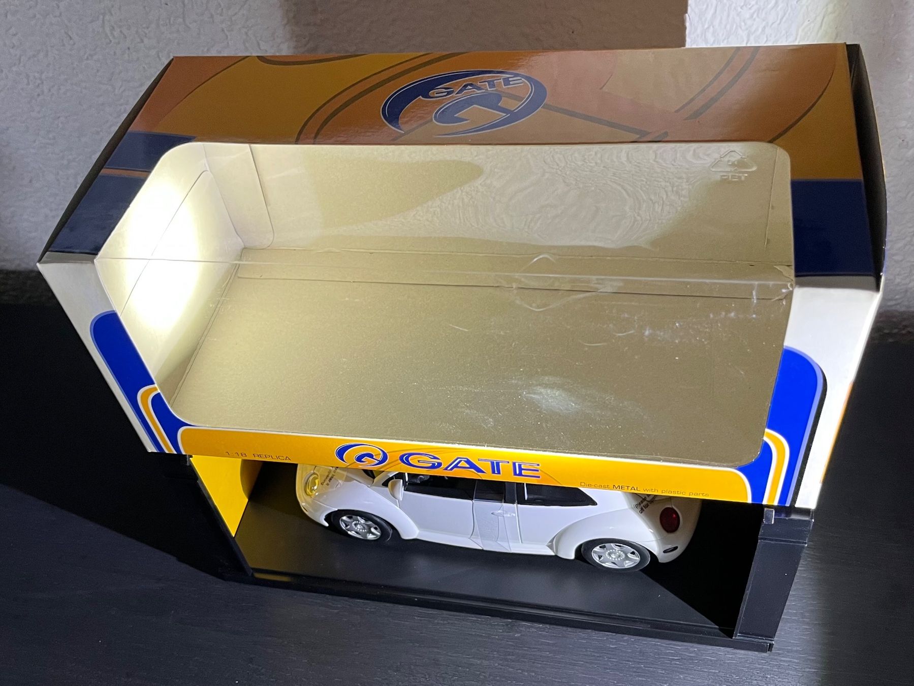Volkswagen Modellini d'auto: VW New Beetle Coupé '98 1:18 – Usato da St-Cergue venduto da ncu_t267 7