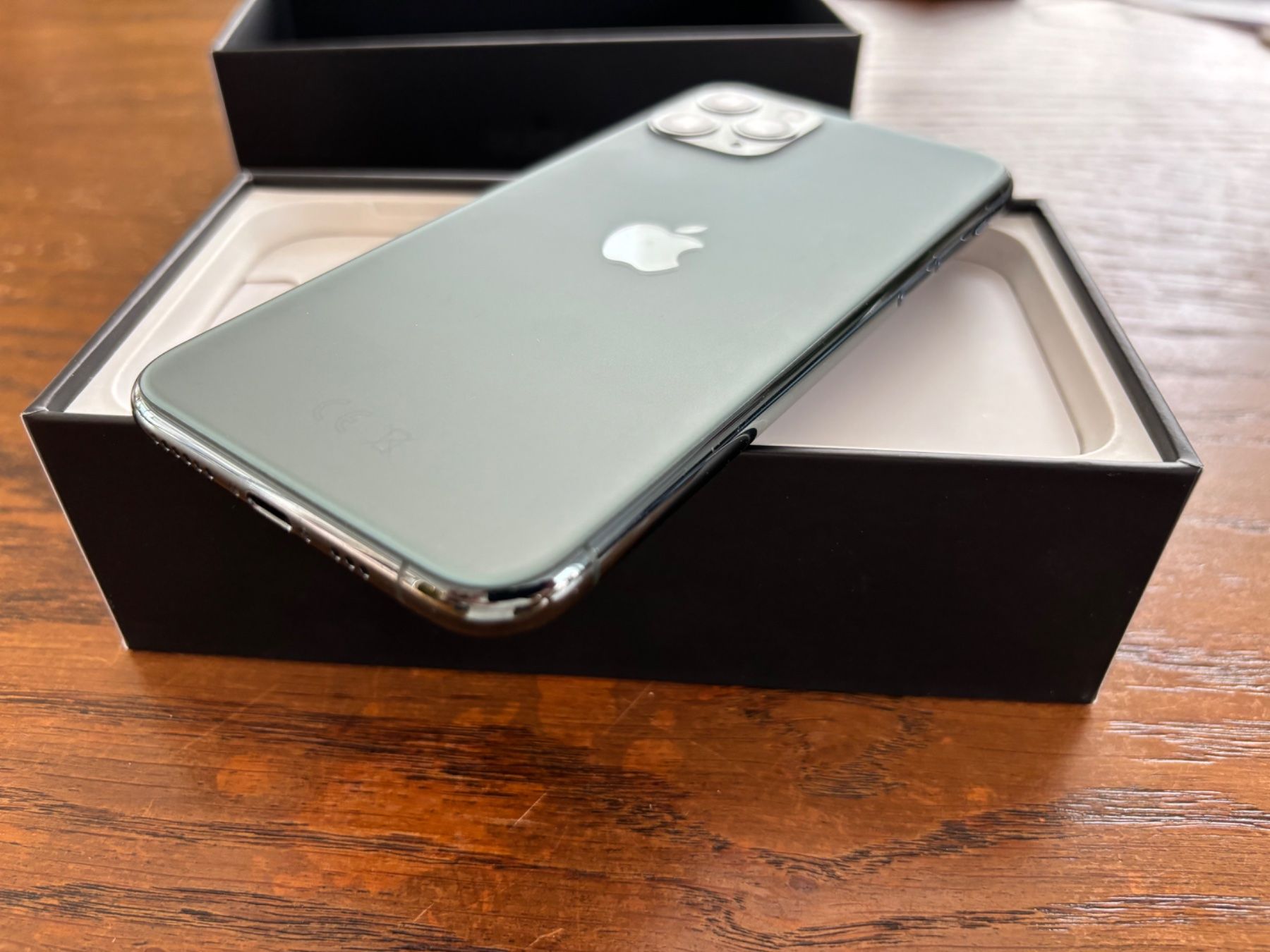Apple Handys / Smartphones: iPhone 11 Pro, Midnight Green, 64GB – Gebraucht aus Kriens von  4