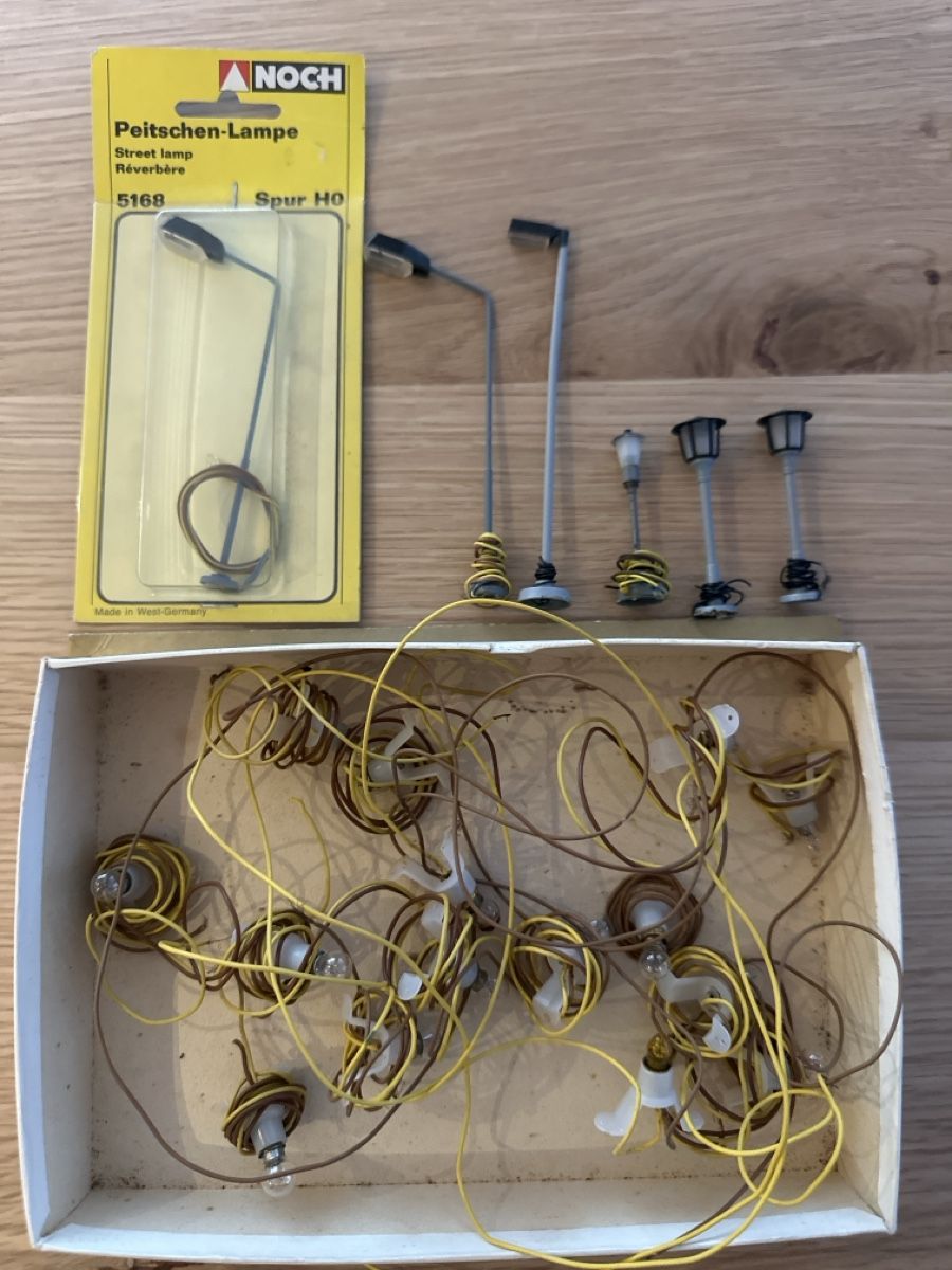 Modellini di ferrovie: H0 Lampen diverse ab 9.- – Usato da Sennwald venduto da HARO-Import