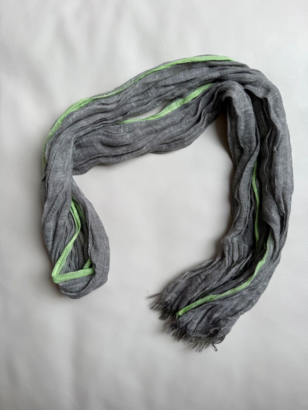 Codello Foulard & Sciarpe: CODELLO Schal grau mit grünen Streifen – Usato da Brüttisellen venduto da eic_bwt5 2