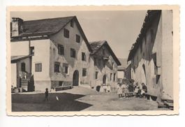 GUARDA Dorfstrasse - Frau mit Kinder