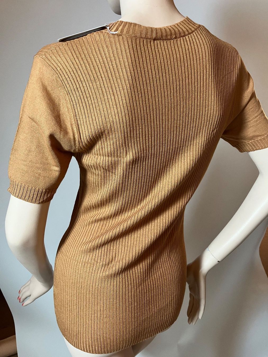 Maglioni & Felpe: WOLFORD Cashmere Kurzarmpullover, Grösse M, Farbe Lion – Nuovo e nell'imballaggio originale da Rudolfstetten venduto da gst_g7xl 1