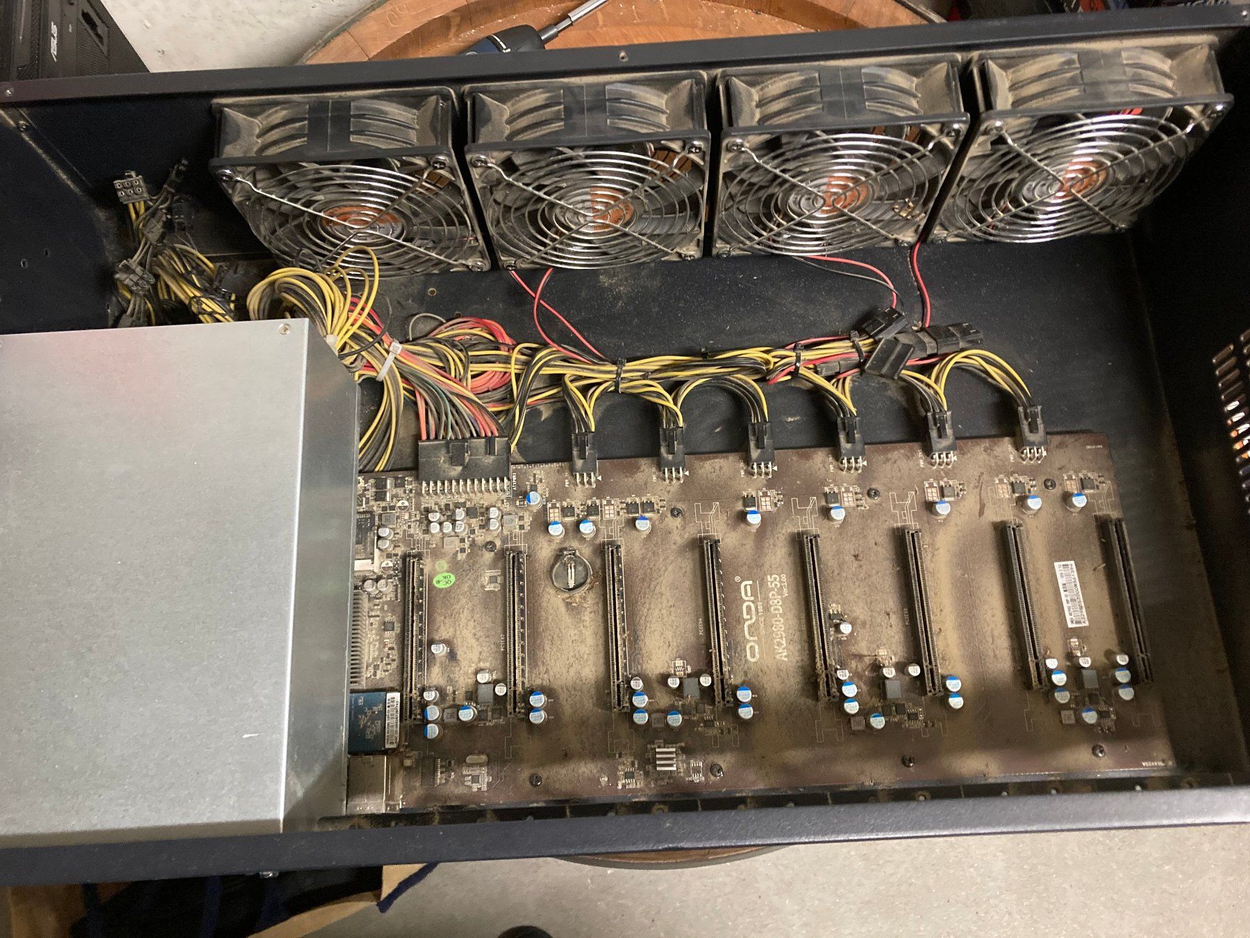 Coin Miner: Onda Mining Rig mit Onda 1850W 80 Plus Gold Netzteil – Gebraucht aus Wettingen von Schabernack_sam